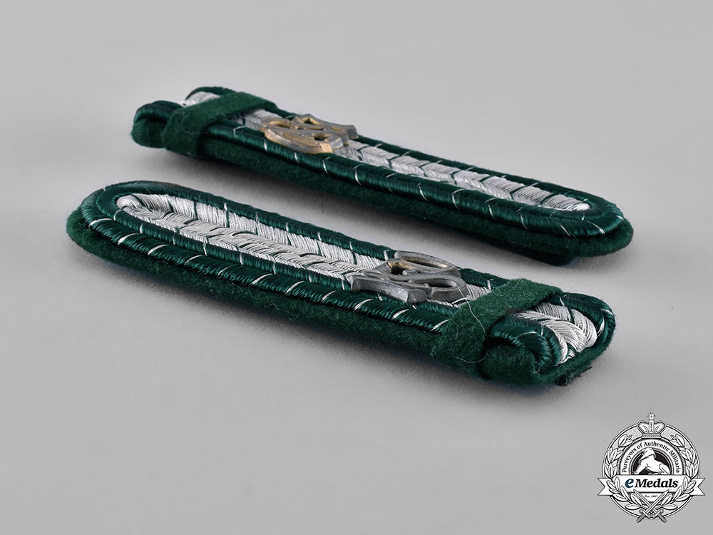 germany._a_set_of_custom_official’s_aid_shoulder_boards_m181_1163
