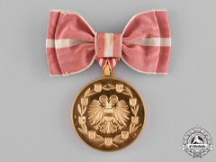 Austria, First Republic. A Large Gold Merit Medal, Ladies Version, C.1932