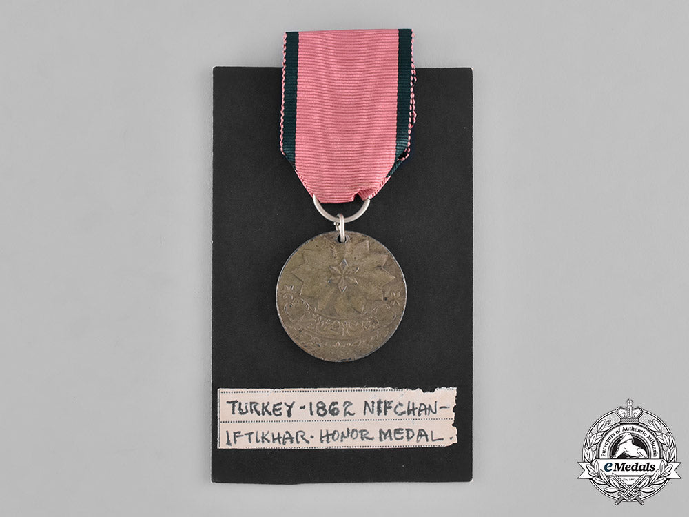 turkey,_ottoman_empire._a_medal_of_iftihar,_gold_grade,_c.1855_m181_1566
