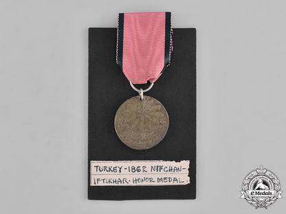 turkey,_ottoman_empire._a_medal_of_iftihar,_gold_grade,_c.1855_m181_1566