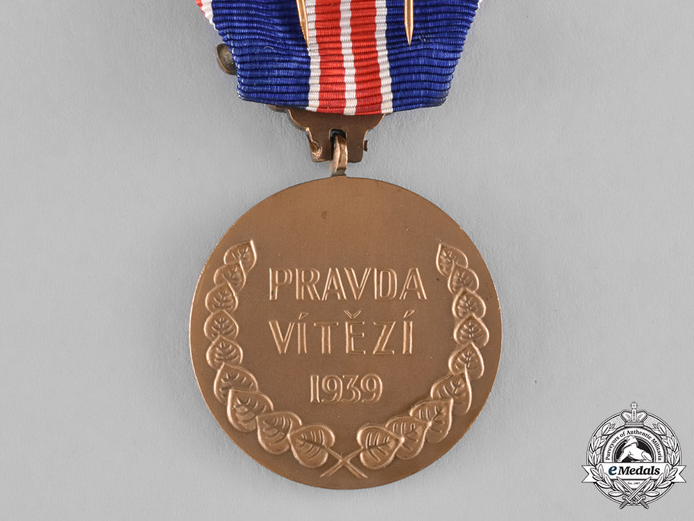 czechoslovakia,_republic._three_medals&_awards_m181_1596