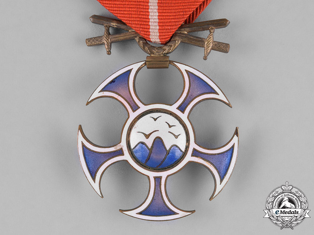 czechoslovakia,_first_republic._an_order_of_the_falcon_with_swords,_c.1920_m181_1820
