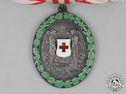 austria,_empire._an_honour_decoration_of_the_red_cross,_silver_medal_with_w.d_m181_2250