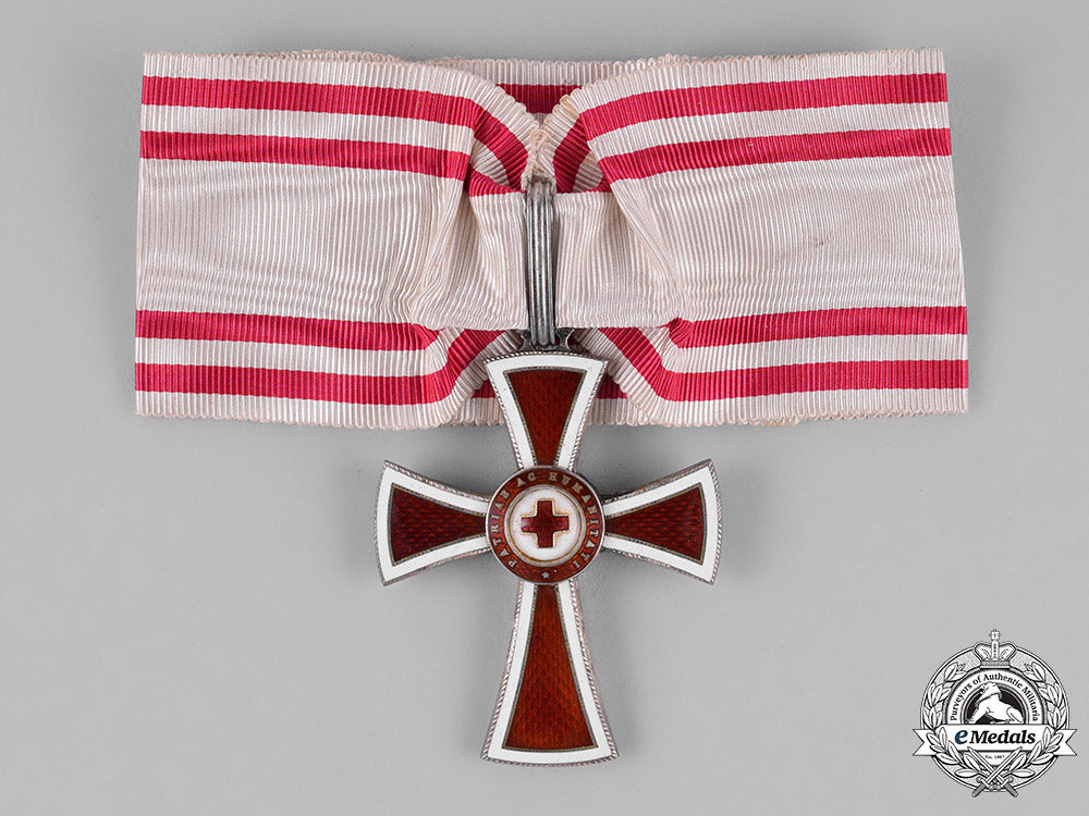 austria,_empire._an_honour_decoration_of_the_red_cross,_first_class,_c.1914_m181_2288