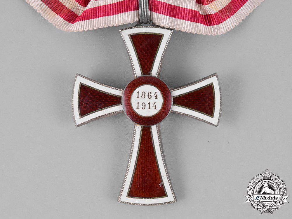 austria,_empire._an_honour_decoration_of_the_red_cross,_first_class,_c.1914_m181_2291