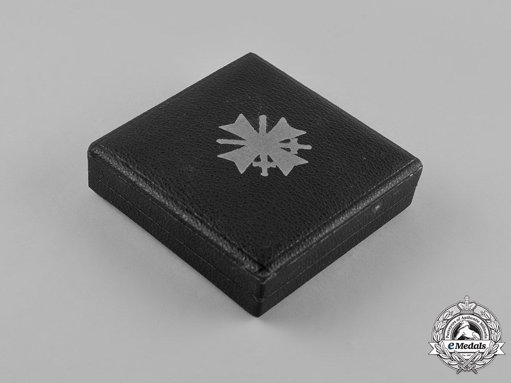germany,_wehrmacht._a_mint_cased_war_merit_cross_first_class_with_swords,_by_deschler&_sohn_m181_2510