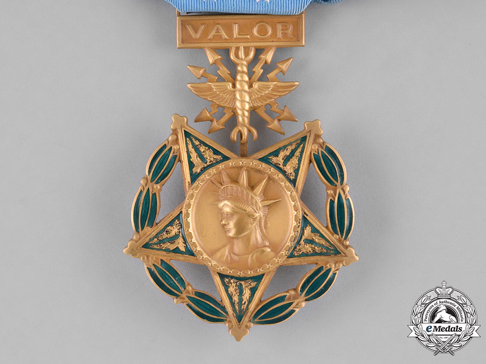 united_states._an_air_force_medal_of_honor,1960_m181_2714