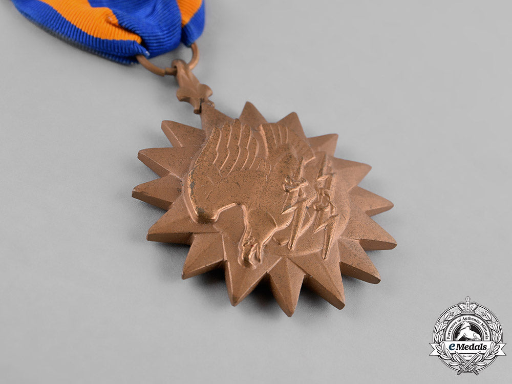 united_states._an_air_medal_to_aviation_radioman_i_class_bradley_elton_hunter,_united_states_naval_reserve_m181_2783