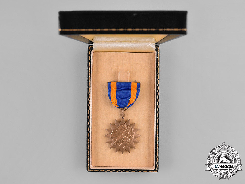 united_states._an_air_medal_to_aviation_radioman_i_class_bradley_elton_hunter,_united_states_naval_reserve_m181_2785