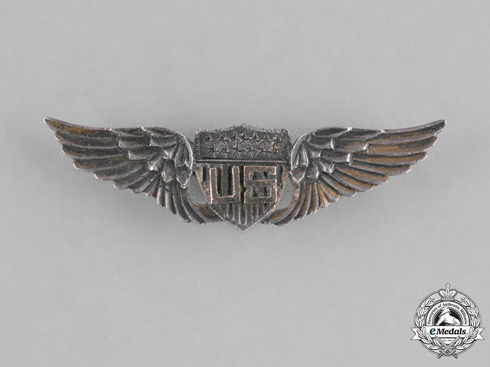united_states._a_pilot's_wing_cap_badge,_c.1918_m181_2870