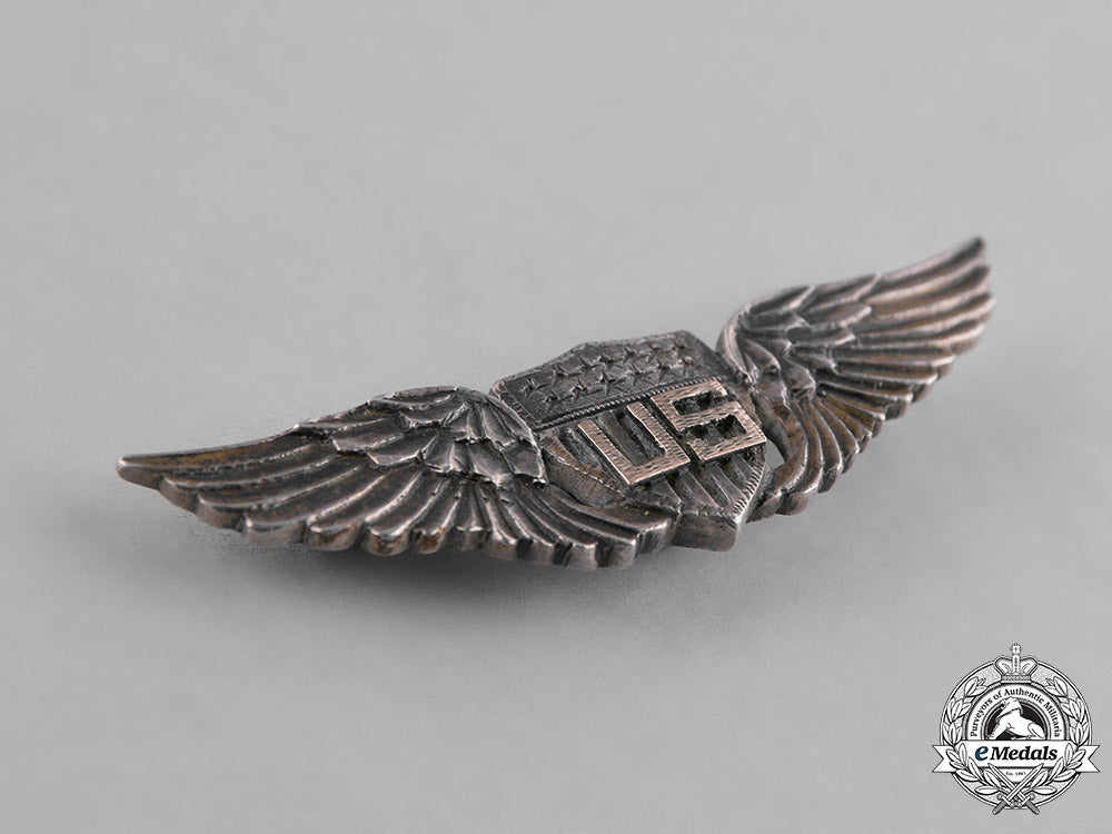 united_states._a_pilot's_wing_cap_badge,_c.1918_m181_2872