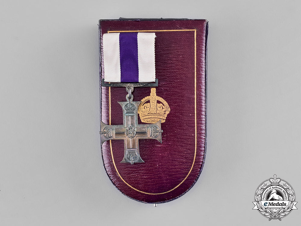 united_kingdom._a_gv_military_cross_with_original_case_of_issue_m181_3136