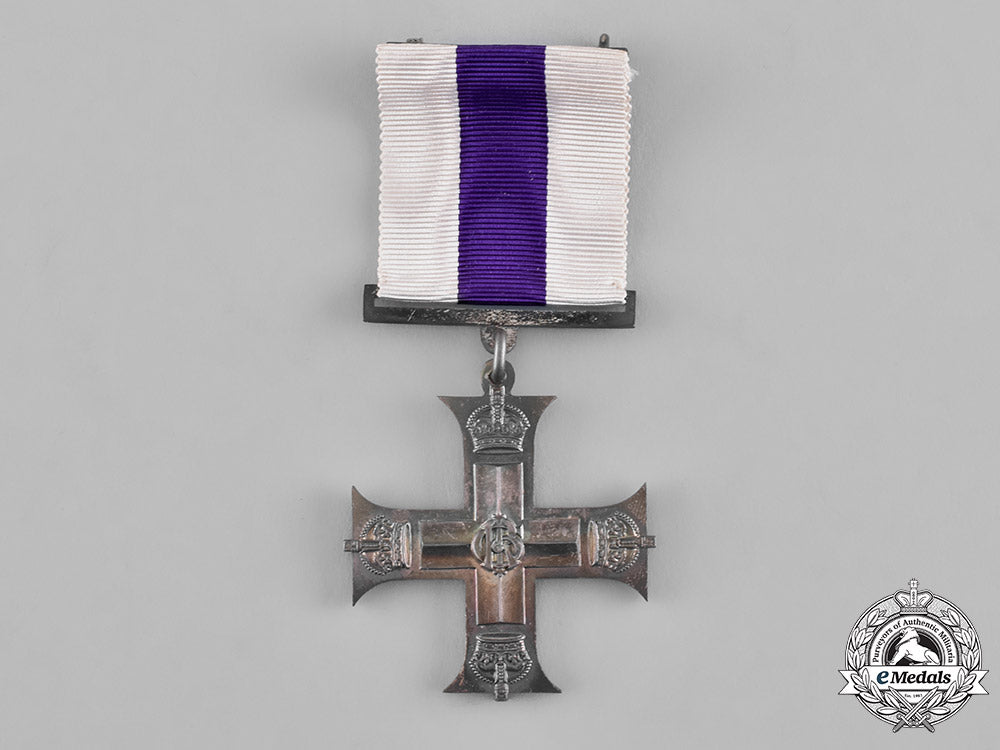 united_kingdom._a_gv_military_cross_with_original_case_of_issue_m181_3137