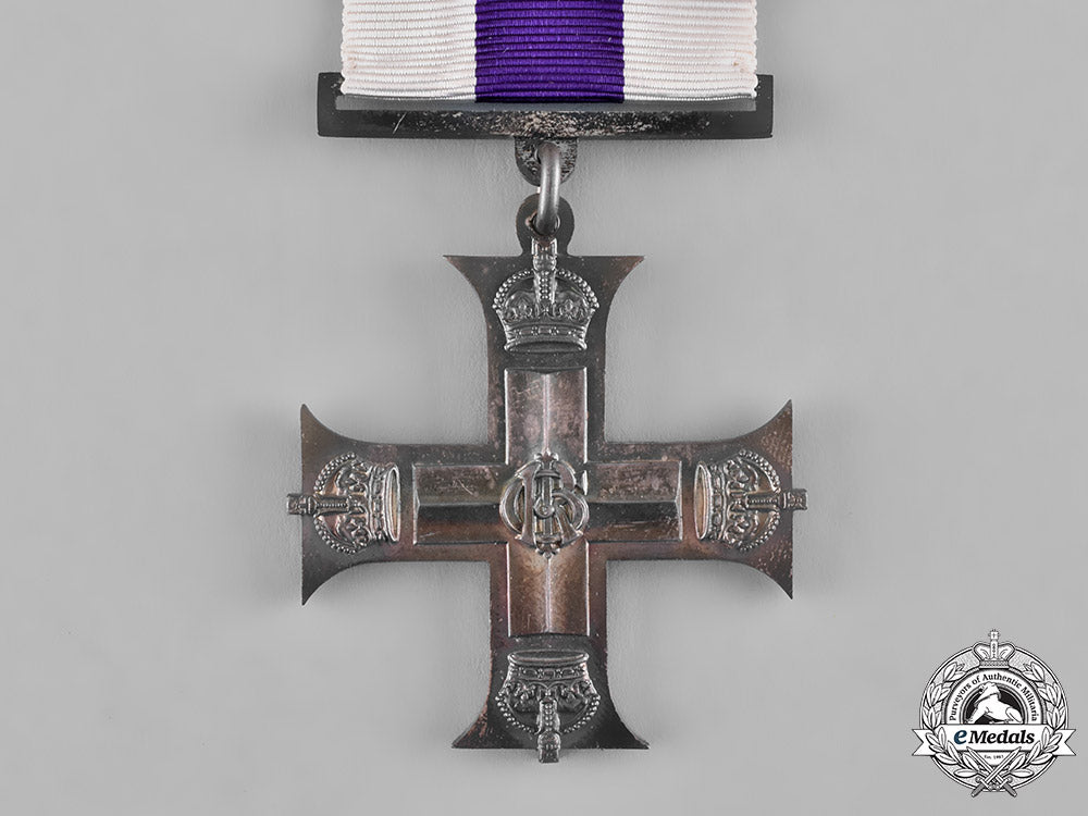 united_kingdom._a_gv_military_cross_with_original_case_of_issue_m181_3139