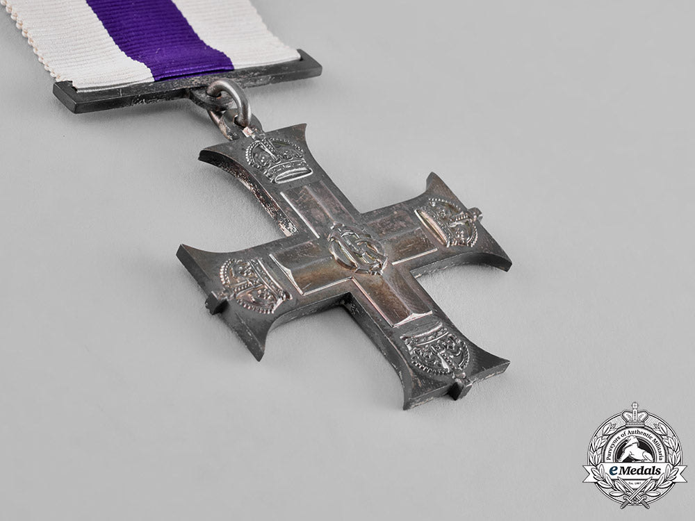 united_kingdom._a_gv_military_cross_with_original_case_of_issue_m181_3140
