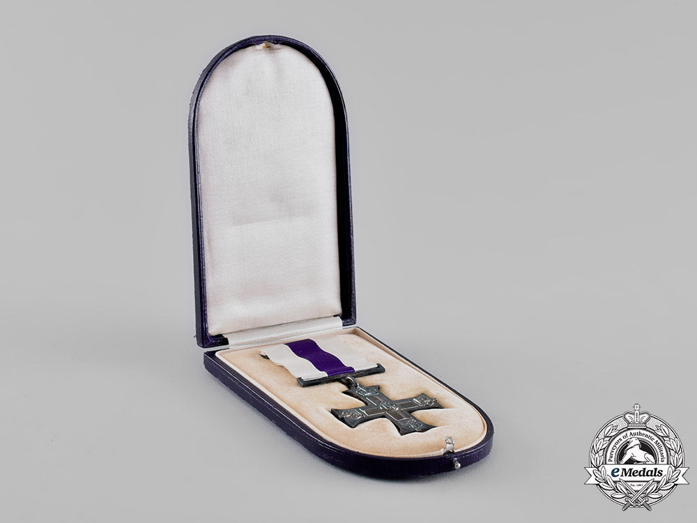 united_kingdom._a_gv_military_cross_with_original_case_of_issue_m181_3142