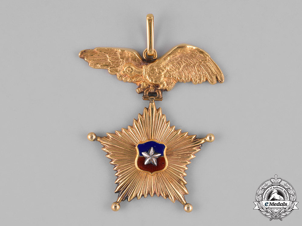 chile,_republic._a_star_of_military_merit_for_long_service_in_gold,_armed_forces_division,_commander_c.1950_m181_3209