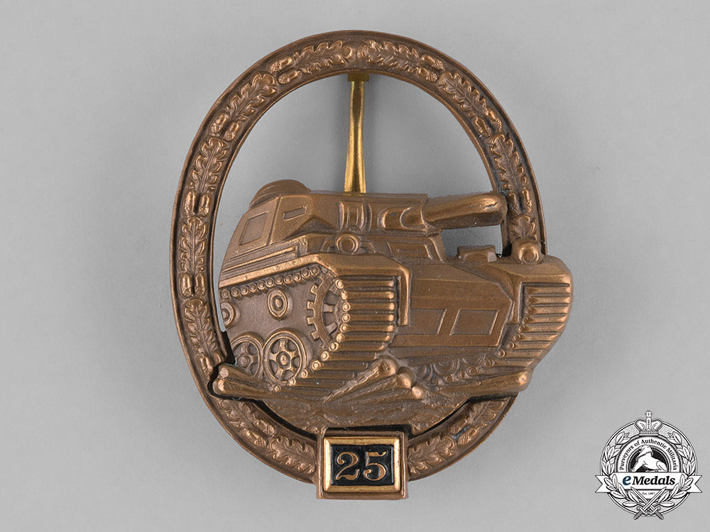 germany,_federal_republic._a_special_grade_tang_badge_for25_panzer_engagements,_alternative1957_version_m181_3305