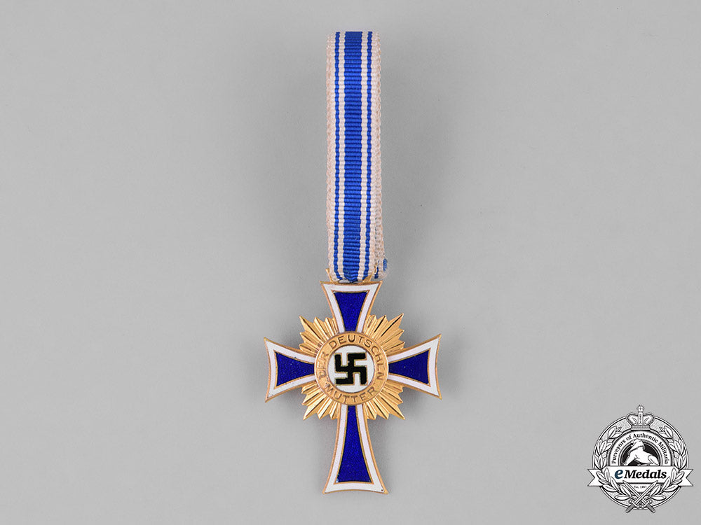 germany,_third_reich._a_cased_gold_grade_cross_of_honour_of_the_german_mother_by_friedrich_linden,_lüdenscheid_m181_3370
