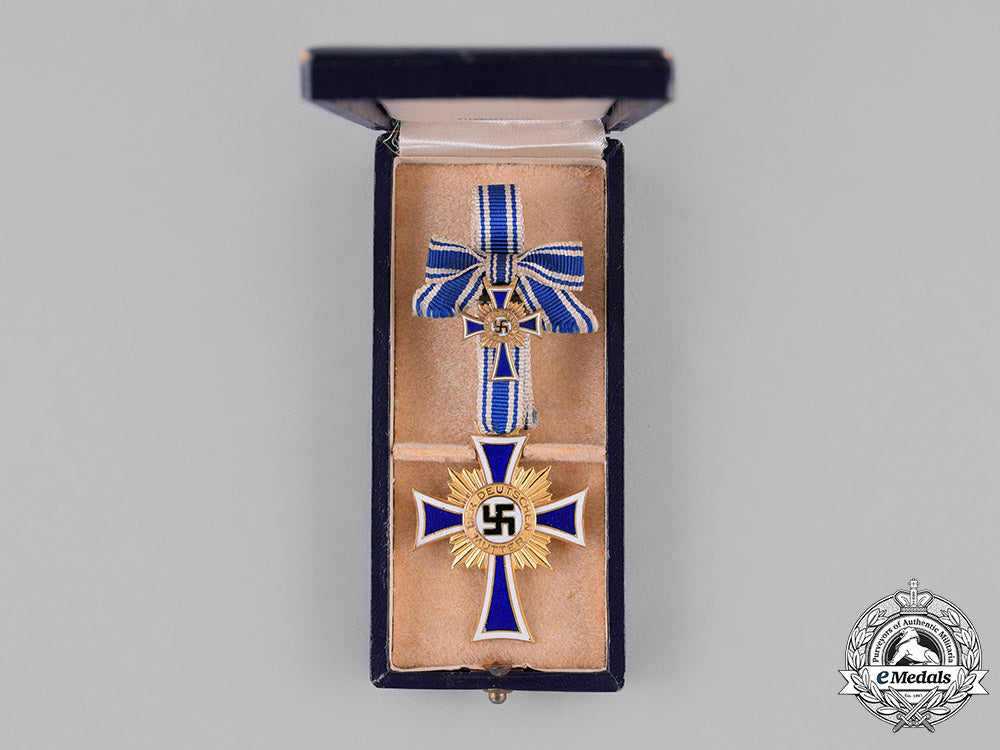 germany,_third_reich._a_cased_gold_grade_cross_of_honour_of_the_german_mother_by_friedrich_linden,_lüdenscheid_m181_3376