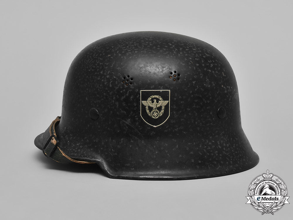 germany,_civic_police._a_civic_police(_polizei)_steel_helmet_m181_3667