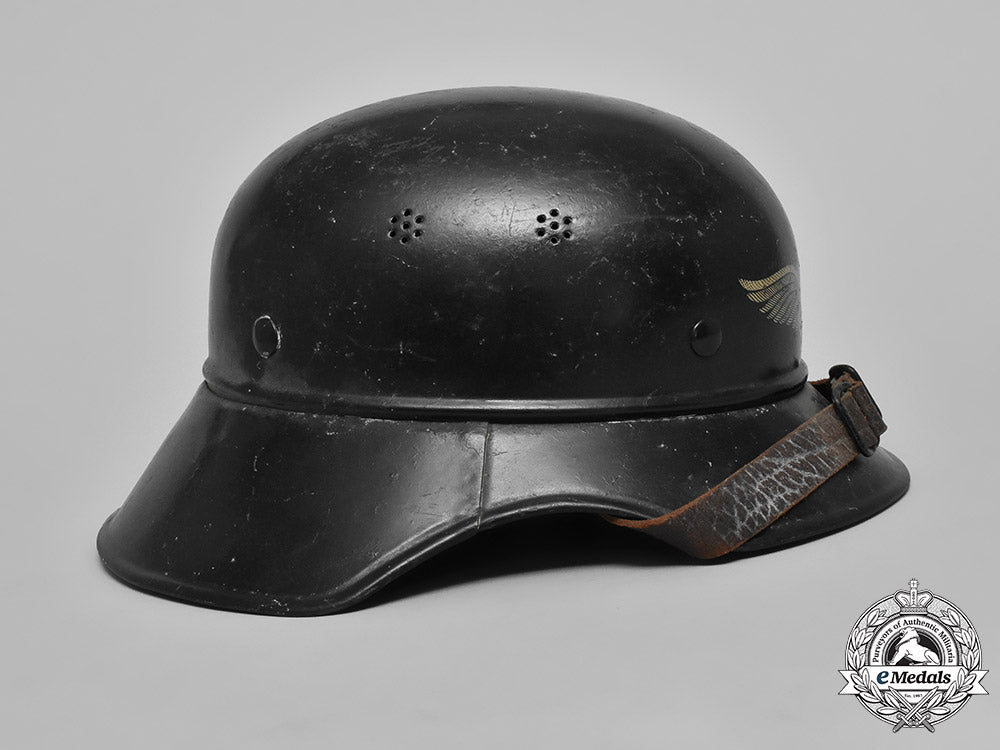 germany,_luftschutz._an_air_raid_protection“_gladiator”_helmet,_c.1939_m181_3693