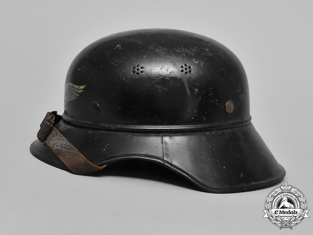 germany,_luftschutz._an_air_raid_protection“_gladiator”_helmet,_c.1939_m181_3695