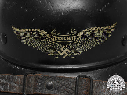 germany,_luftschutz._an_air_raid_protection“_gladiator”_helmet,_c.1939_m181_3696