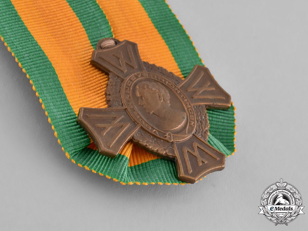 international._a_lot_of_five_second_war_medals_m181_4004