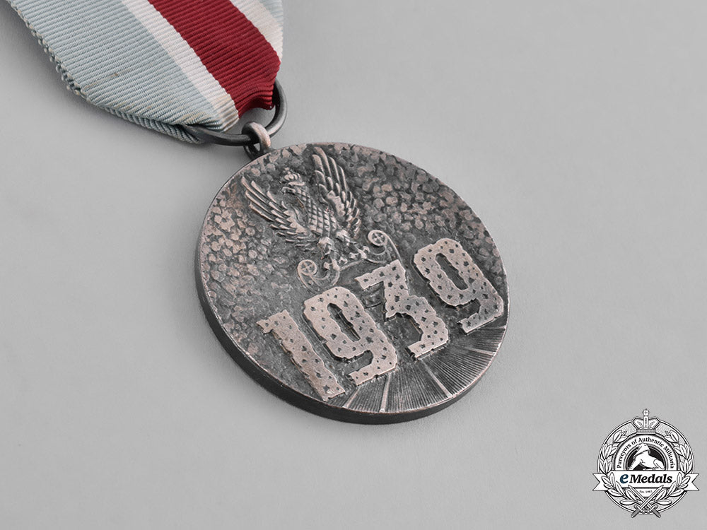 international._a_lot_of_five_second_war_medals_m181_4007