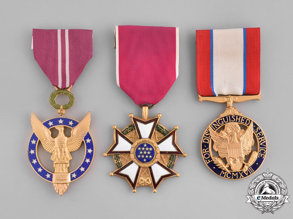 united_states._a_lot_of_six_awards_m181_4024