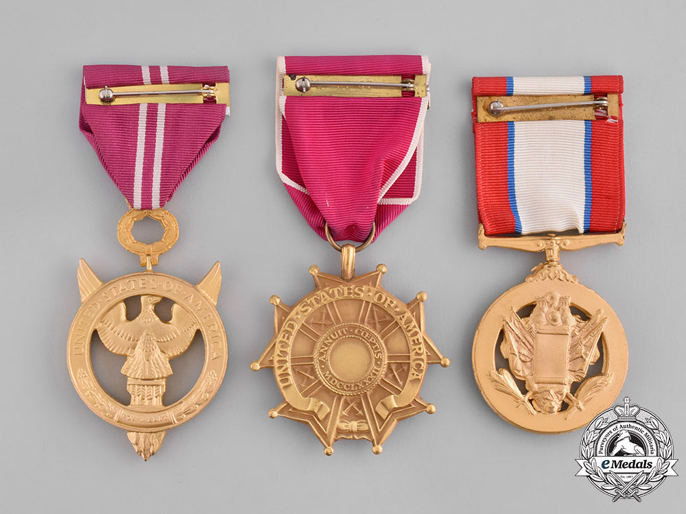 united_states._a_lot_of_six_awards_m181_4025