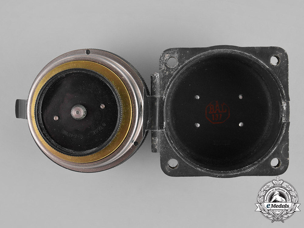 germany,_luftwaffe._a_cockpit_panel_clock_by_kienzle,_c.1942_m181_5056_1