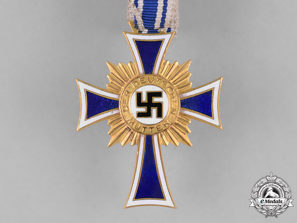 germany._third_reich._a_cased_cross_of_honour_of_the_german_mother,_gold_grade,_by_walter&_hanlein_m181_5090_1