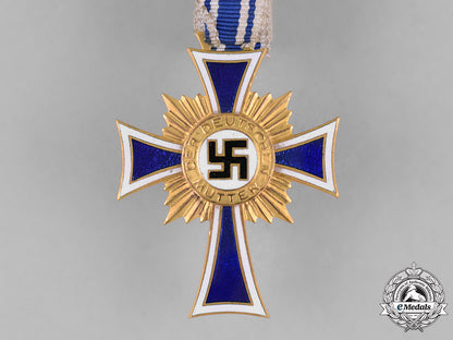 germany._third_reich._a_cased_cross_of_honour_of_the_german_mother,_gold_grade,_by_walter&_hanlein_m181_5090_1
