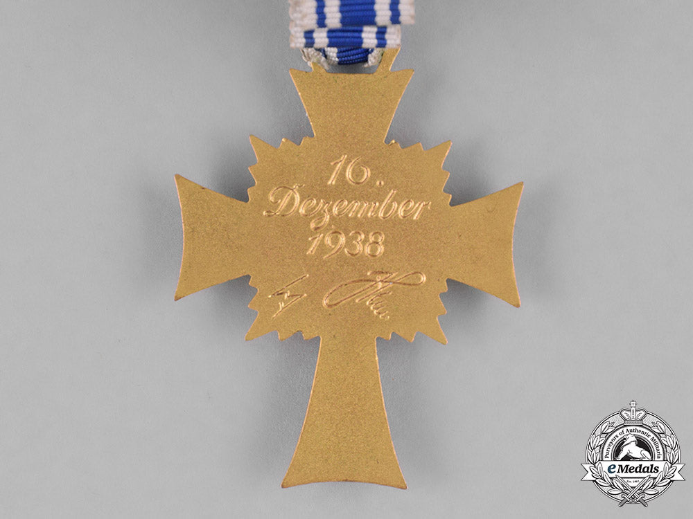 germany._third_reich._a_cased_cross_of_honour_of_the_german_mother,_gold_grade,_by_walter&_hanlein_m181_5091_1