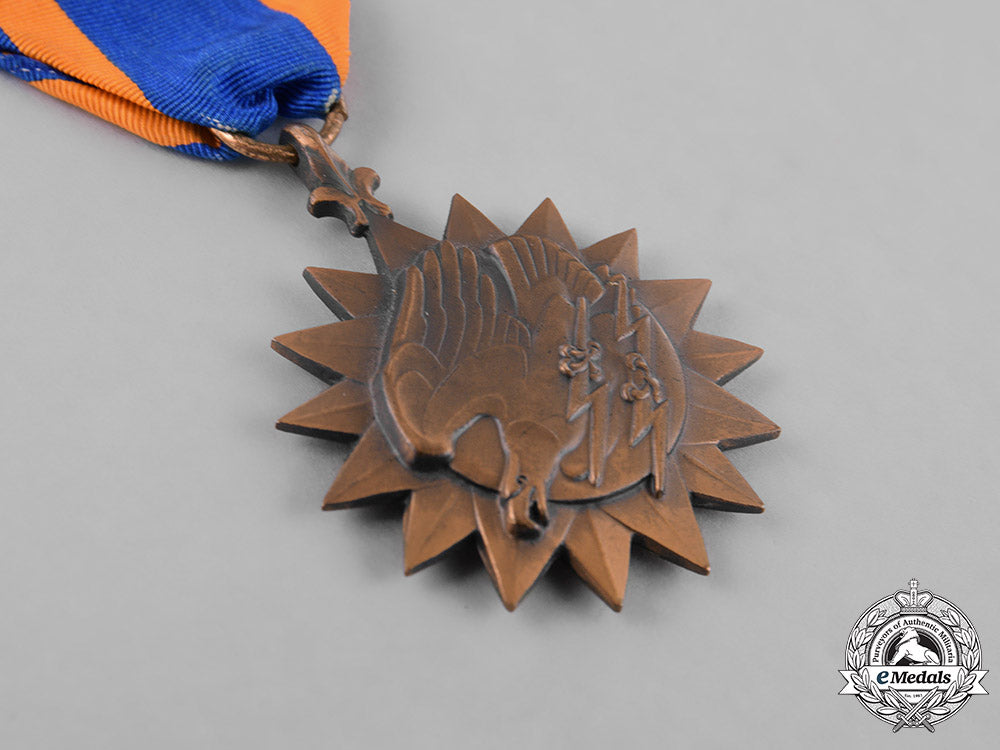 united_states._an_air_medal,_to_j.e._vaisey,1945_m181_5192