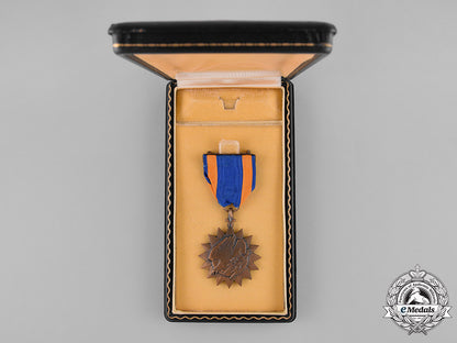 united_states._an_air_medal,_to_j.e._vaisey,1945_m181_5194