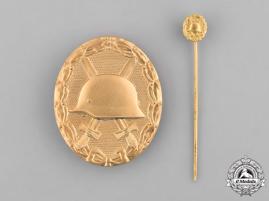 germany,_wehrmacht._a_second_war_wound_badge_with_stick_pin,_gold_grade,1957_reissue_m181_5440