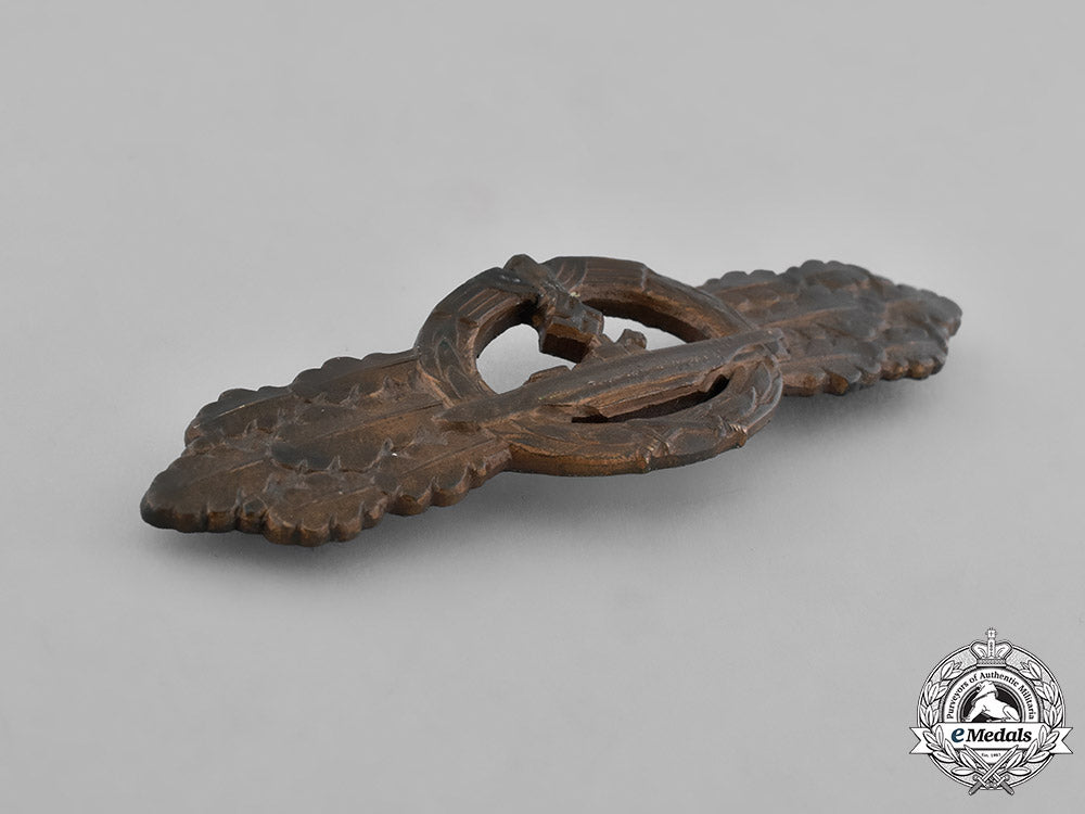 germany,_kriegsmarine._a_bronze_grade_u-_boat_combat_clasp,_second_pattern,_by_schwerin&_sohn_m181_5475_1_1