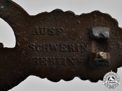 germany,_kriegsmarine._a_bronze_grade_u-_boat_combat_clasp,_second_pattern,_by_schwerin&_sohn_m181_5477_1_1