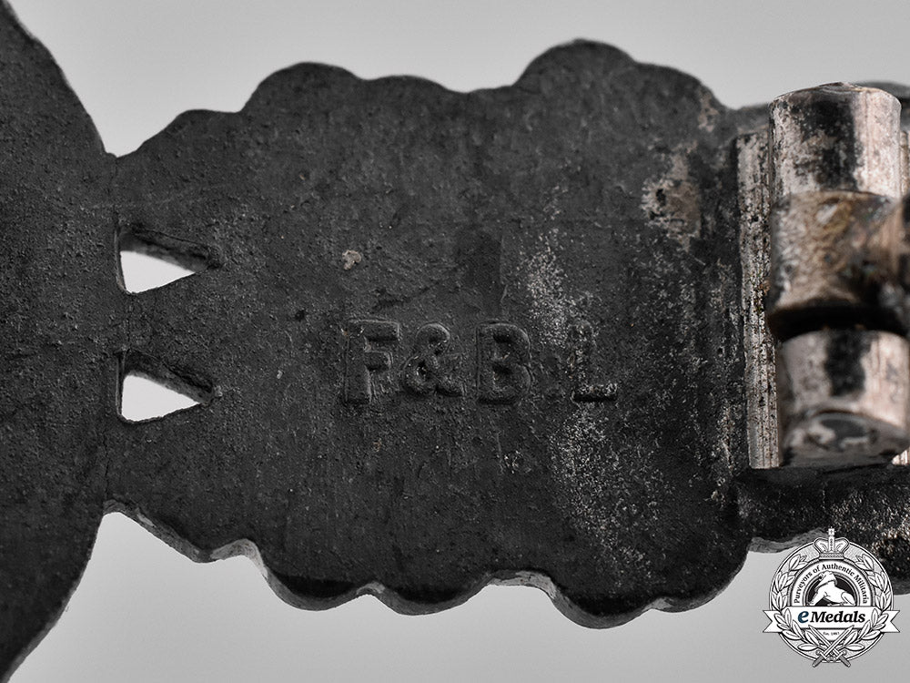 germany,_luftwaffe._a_bomber_pilot’s_clasp,_silver_grade,_by_funke_and_brünninghaus_m181_5484