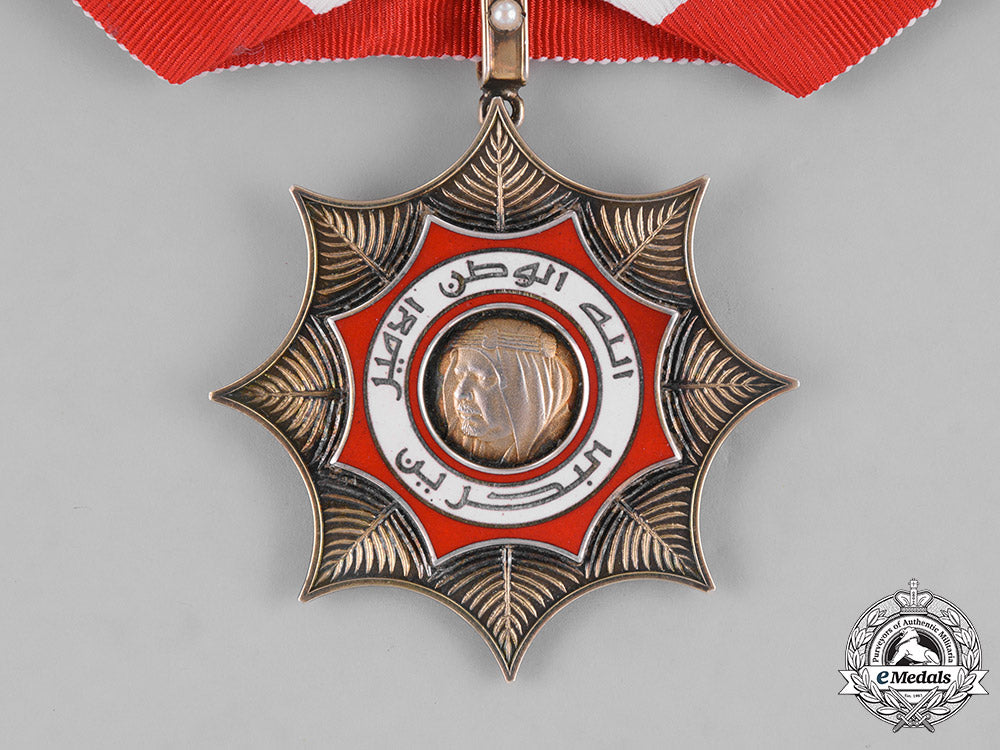 bahrain,_kingdom._a_khalifiyyeh_order_of_bahrain,_ii_class_badge,_c.1980_m181_5599