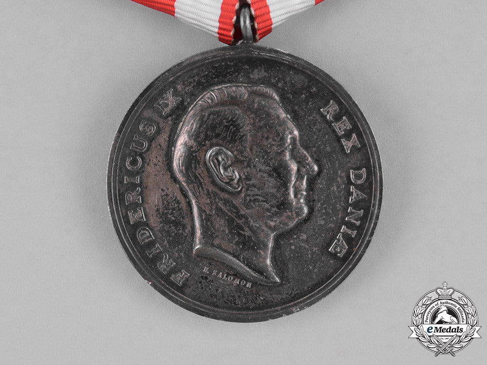 denmark,_kingdom._a_korea_medal_for_service_with_the_hospital_ship_ms_jutlandia1951-1953_m181_5628