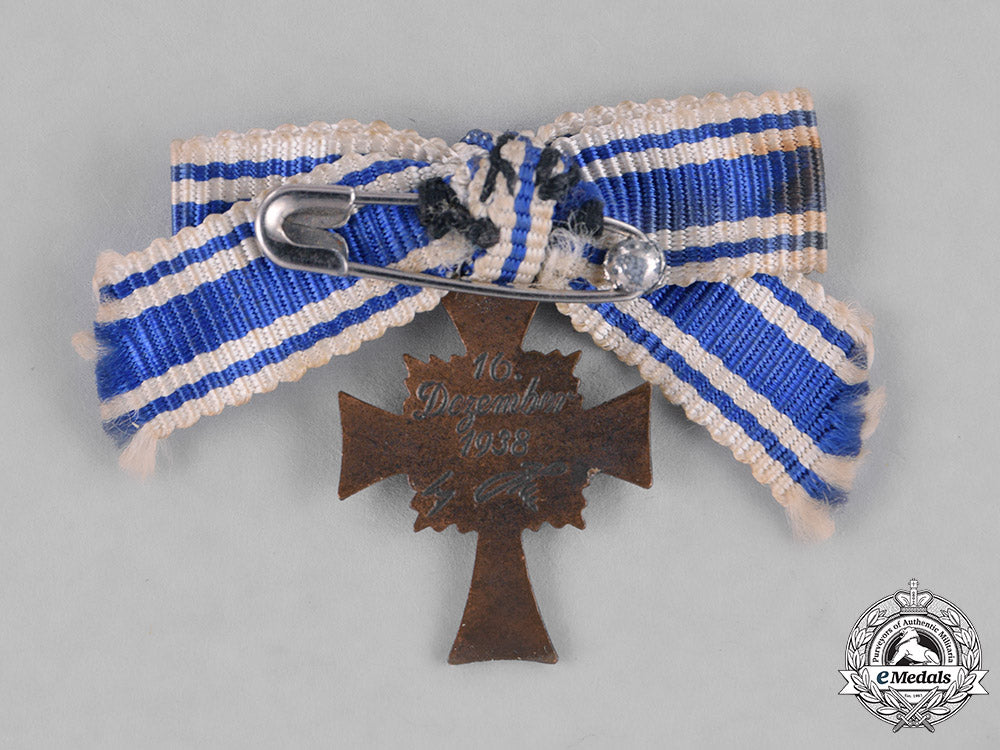 germany,_third_reich._a_bronze_grade_cross_of_honour_of_the_german_mother_pin_m181_5871