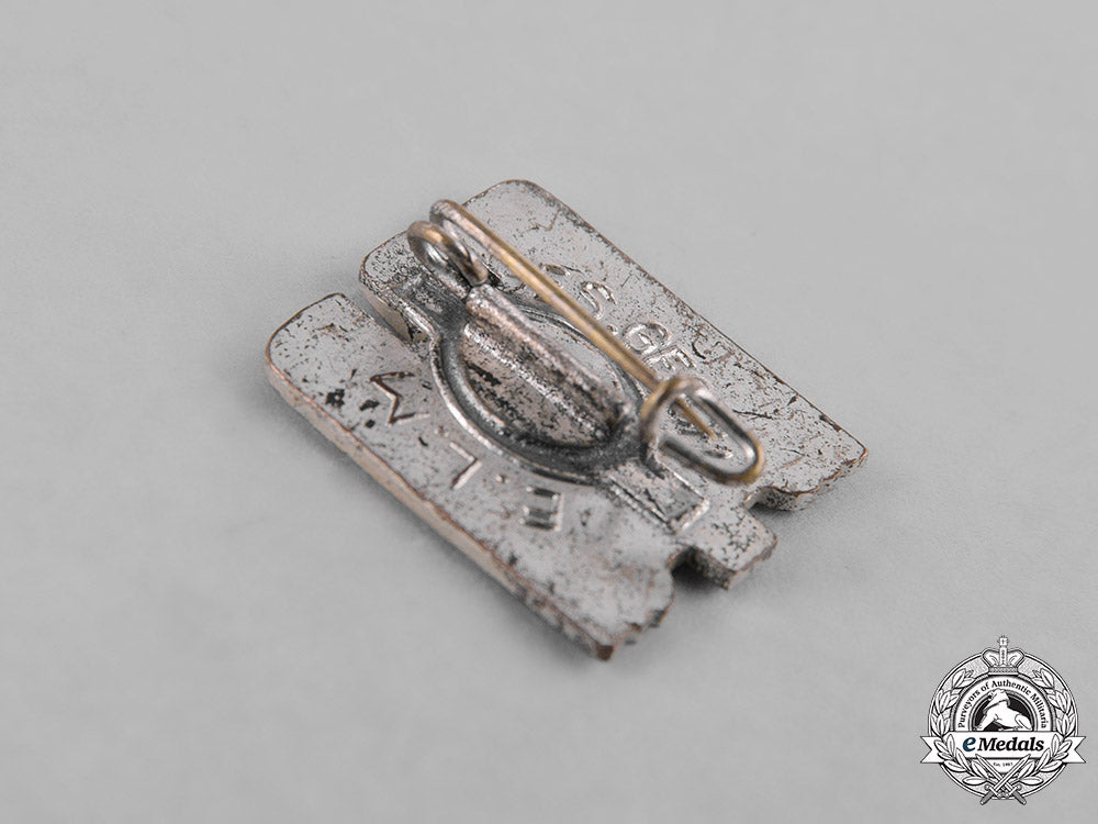 germany,_deutsches_rotes_kreuz._a_german_red_cross(_drk)_membership_badge_by_ernst_l._müller,_pforzheim_m181_5878