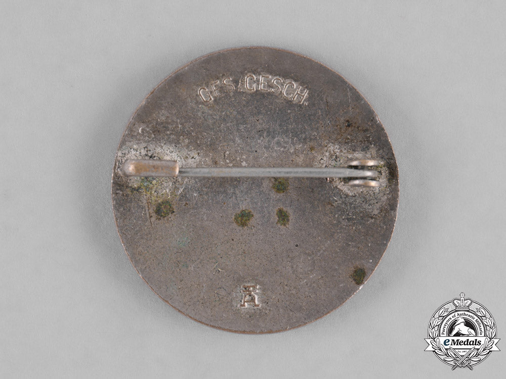 germany,_deutsches_rotes_kreuz._a_german_red_cross(_drl)_female_auxiliary_badge_by_hermann_aurich,_dresden_m181_5882