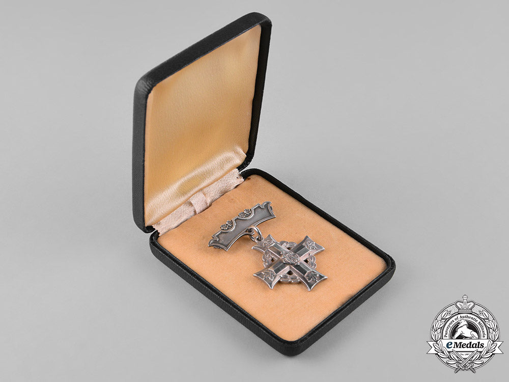 canada._a_memorial_cross_to_lance_corporal_george_nelles_gregory,_royal_canadian_engineers,1940._m181_5965