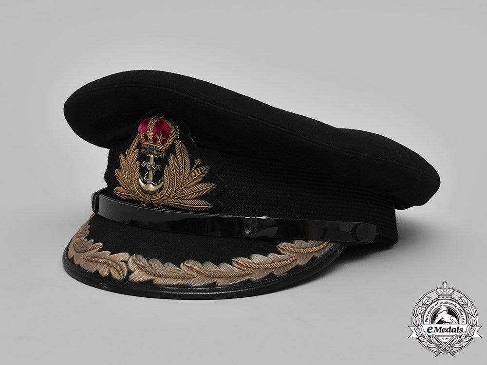 united_kingdom,_royal_navy._a_captain’s_visor_cap,_c.1941_m181_6240