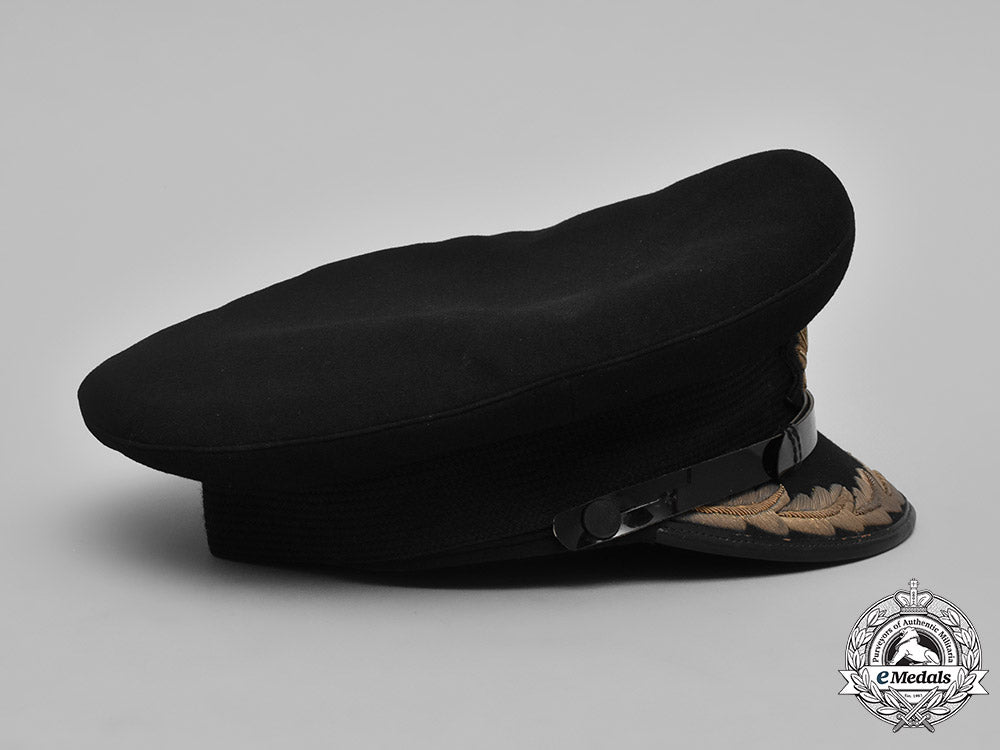 united_kingdom,_royal_navy._a_captain’s_visor_cap,_c.1941_m181_6242